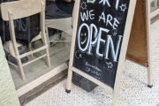 海外「日本の人種差別は制御不能だ！今度は英語オンリーのカフェが出てきたぞ！」