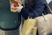 【韓国の反応】地下鉄カップラーメン女論議 … 公共交通機関での飲食についてどう思いますか