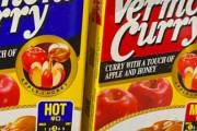 海外「美味しいですよ。カレーには良く使われてるので怖がらないでください」カレーに入ってるある物が気になる…（海外の反応）