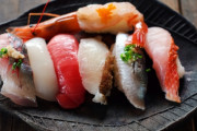 「寿司は白身魚から食べる」←こういう世界のテーブルマナーを教えて