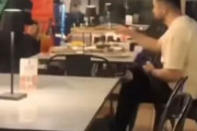 海外「中東に行ってニカブを着ている女性を馬鹿にして逮捕されるヨーロッパ人？」