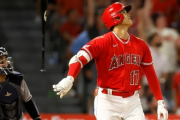 海外「大谷翔平、祝・第３５号ツーランホームラン！」３試合連続ホームランで試合は同点に！