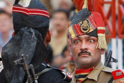 韓国人「紛争中のインドとパキスタン、国境地域の勤務交代シーンを見てみよう」