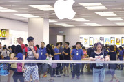 店で展示中のiPhoneのセキュリティワイヤーを噛みちぎって盗んだ女が逮捕