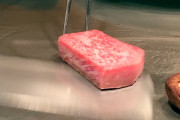 海外「これ食べてもまたお腹すきそう…」やっぱり人気の鉄板焼き動画！神戸牛の豪華ステーキ