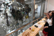 海外「日本人にしか思いつけない驚愕のアイデアだ！」ごみ処理を見ながら食事が出来るバー出現に、外国人が感動！ 海外の反応