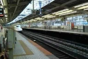 海外「新幹線は世界で最も進んだ高速鉄道システムだ…」新幹線が高速で通過する様子に反響（海外の反応）
