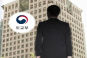 韓国外交部、文在寅の物乞い電話を暴露した外交官と議員を機密情報流出で刑事告発＝韓国の反応