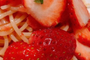 海外「このモンスターはどうすればいいんだ？日本は何故料理に変なものを入れるのだ…」イチゴのパスタについての海外の反応！