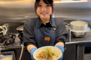 元芸人の美人店長が作るオリジナリティあふれるラーメンが美味しそう！！外国人「彼女の話にとても感動した！これからも頑張ってね！」