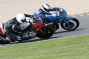 「バイクのレースにはレースクイーンが付くけど、ライダーが女性の場合は…なるほどこうなるのか！」