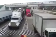 バイク便を辞めてバスの運転手になった日。海外の反応