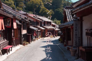 海外「ここで暮らしたい」ベンガラ色一色の街並み！赤銅色の吹屋ふるさと村がまるでおとぎの国な件　海外の反応