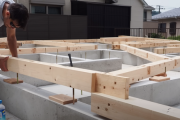 海外「日本の建築は床下まで芸術的だ！」日本の木造住宅の土台作りを見た海外の反応