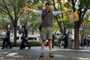 外国人「確かにちょっと注目されるかも…？」日本で短パン姿はマナー違反？あるユーチューバーに届いた指摘