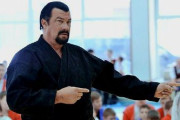 海外「スティーブン・セーガルがロシアの兵士を鍛えるために合気道センターを作ったようだ」