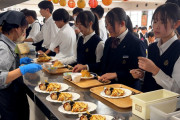 外国人「日本の高校でハロウィン飯だってｗｗｗ皆可愛すぎだろｗｗｗｗ」