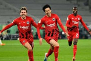 海外の反応「王が帰ってきた」鎌田大地が鮮烈ミドルで決勝へ導く！長谷部アシスト！現地紙最高評価