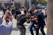 海外「【閲覧注意】 完全にテロリスト。アメリカで反ワクチン派が親ワクチン派の男性を刺す」