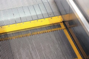 韓国人「日本の名古屋市が導入したエスカレーター歩行禁止システムをご覧ください」→「大韓民国では不可能だね」「こういうのは技術を使えるんだな」「ああいうのは韓国でもちょっとしてほしいわ」