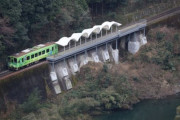 海外「日本にはこんな駅もあるのか」この駅、改札どころか出入口すらないぞ！？