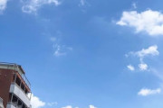 外国人「日本で何が起きてるんだ？」空に出来た裂け目が話題に