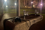 海外の反応：「蛇口は清掃じゃなく焼却処分して！」公園の飲用蛇口に肛門押し当てた男、逮捕。