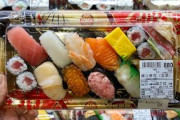 【海外】「日本だけズルい・・・」日本のスーパーで買える寿司のクオリティーを海外が絶賛！