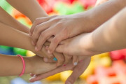 「幼い頃は簡単に友達が作れたのに…大人になると難しいのはなぜ？」回答いろいろ