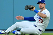 【海外の反応】年俸96億のタッカーが落球した結果【MLB】