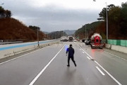 韓国人「路面凍結追突事故レジェンド」