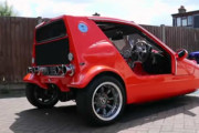 隼エンジンだ～いすき！3輪小型車「Bond Bug」にスズキ・ハヤブサのエンジン積んじゃいました