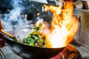 「アジア料理は”汚い”」 英国人女性シェフの発言に賛否両論