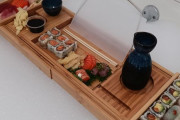 外国人「うひょ～禁止されてる風呂で寿司を食べる行為たまんねぇ～」