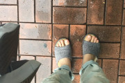 【議論】出勤クロックスで社内論争「非常識vs実用主義」バトル開幕