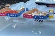 【画像】一緒にピザでも食べようぜ