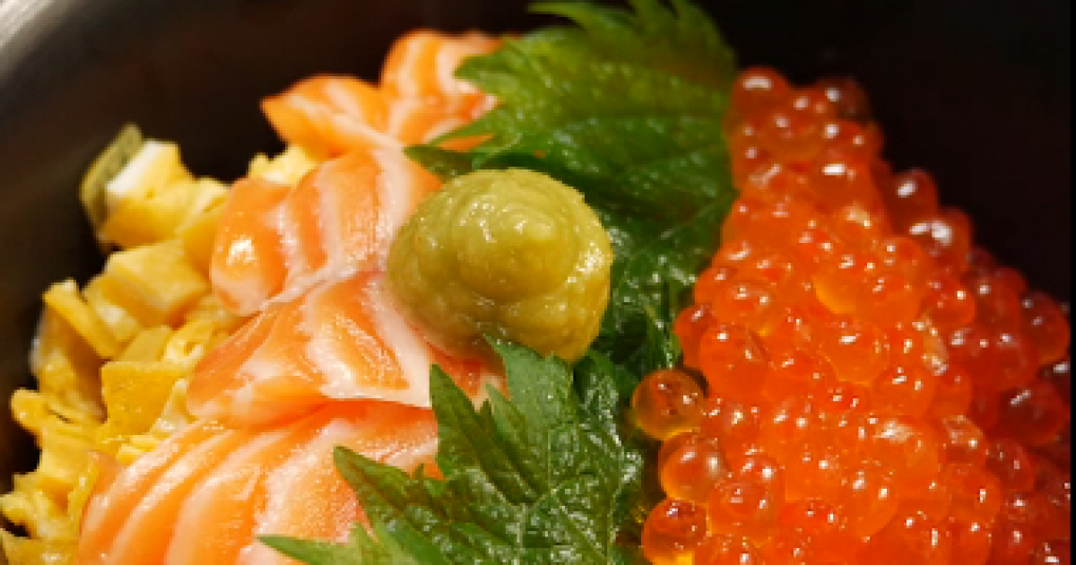 海外「日本では生の魚を食べても平気なの・・・？」丁寧なサーモンといくらの親子丼のレシピが海外で話題に | 海外の反応アンテナ