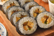 海外「巨大な巻き寿司を作ってギネス記録に挑戦したよ」食材の行き着く先はどこなのか