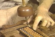 外国人「日本の職人の仕事にはいつも感動する」日本のそろばん加工に使用されてきた道具を紹介！！