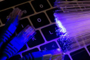 【海外の反応】中国が毎秒1.2テラビットの世界最速インターネットを開始　海外の反応「中国はより多くの偽情報を広めることができる、0.00007秒でデータを盗める」