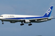 海外「飛行機に乗る前に膀胱を一杯にするな？おかしいだろ！」全日空のアナウンスに驚愕する外国人