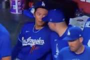 【海外の反応】山本由伸、降板後にスクーバルから心を込めた労いを受ける「貧打の被害者同士だから…」