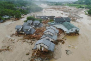 日本「1日で1ヶ月分の雨が降ったで」→海外「これが気候変動か」