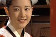 韓国人「50歳を超えたイ・ヨンエの美貌」