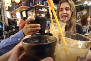 【海外の反応】「日本の飲み会は魔法のツアーです！」日本の飲み会。