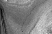 【海外】宇宙から初めて捉えた！NASAが火星でのローバーの姿を映し出す新たな画像公開