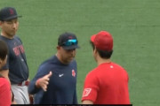 【海外の反応】レ軍監督が大谷翔平にサインボールをおねだり【海外の反応】