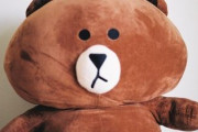 寝転がったままチラシ配りをする中国の着ぐるみw「これがマーケティング戦術とは！」「俺も真似しよう」海外の反応