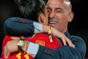 【海外の反応】スペイン女子代表、W杯を優勝したのに公開罰ゲームを受ける「おぞましい」