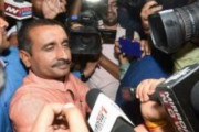 海外「未開過ぎるだろ…」 インドで政治家にレイプされたと訴えた女性が警察に父親を撲殺された後にトラックに衝突される
